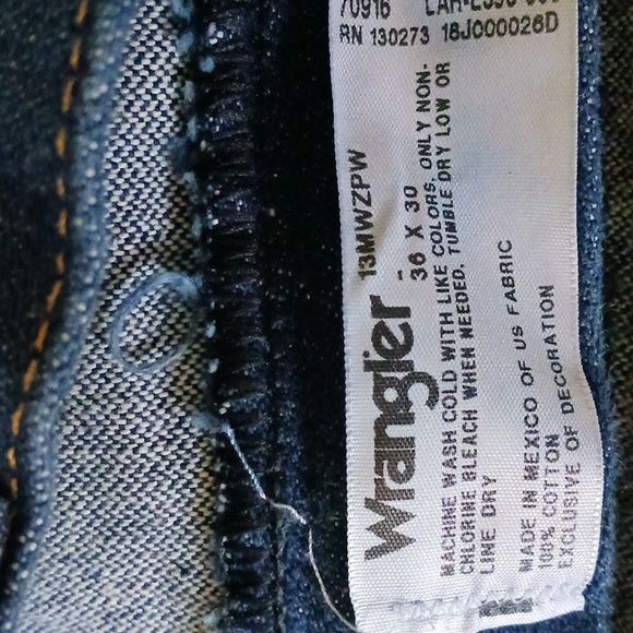 Vintage Wrangler High Waist Cut-Off Denim shorts - Picture 13 of 13